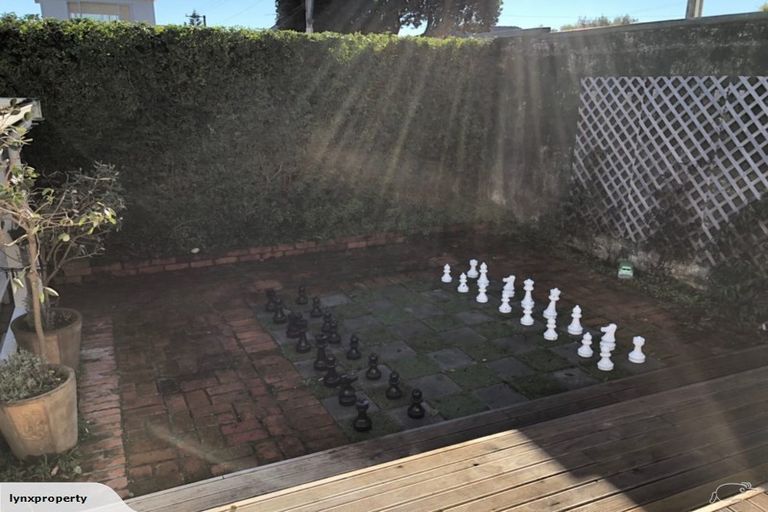 Photo of property in 379 Muritai Road, Eastbourne, Lower Hutt, 5013