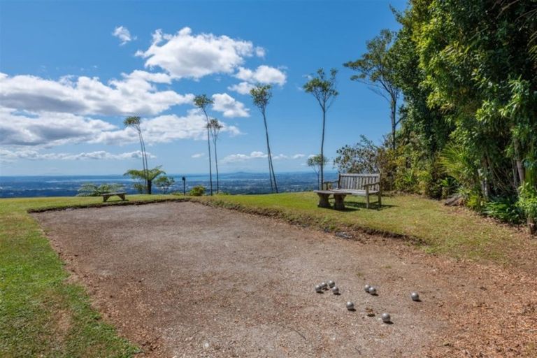 Photo of property in 531 Scenic Drive, Waiatarua, Auckland, 0612