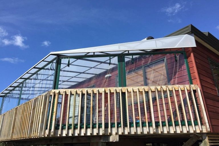 Photo of property in 1/21 Jumento Place, Unsworth Heights, Auckland, 0632