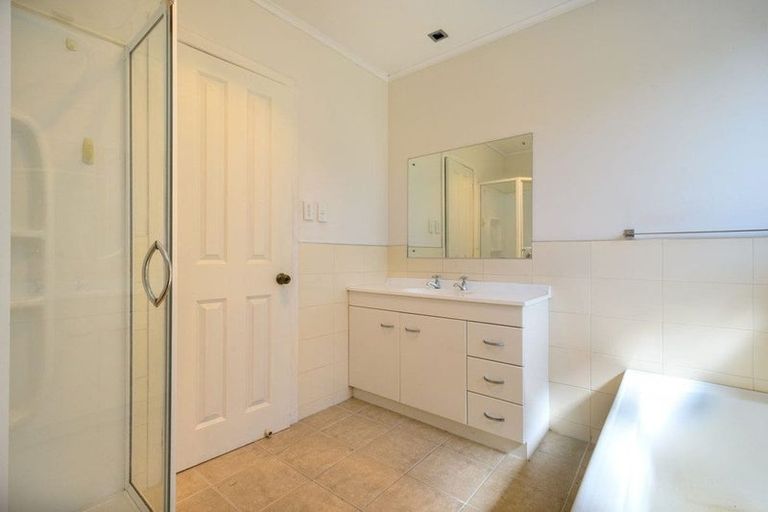 Photo of property in 6 Palmer Avenue, Glen Eden, Auckland, 0602