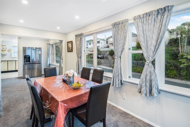 Photo of property in 102 Kenmore Street, Newlands, Wellington, 6037