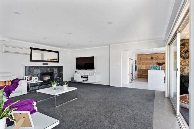 Photo of property in 3 Turei Road, Kawakawa Bay, Papakura, 2585