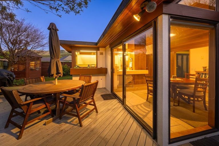 Photo of property in 10 Edgewater Street, Waikanae, 5036