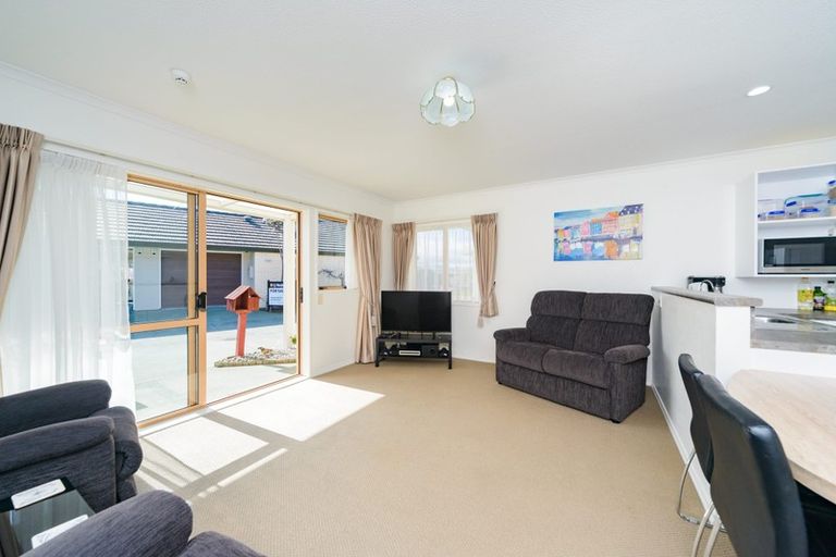 Photo of property in 8 Foxtail Fern, Kelvin Grove, Palmerston North, 4414