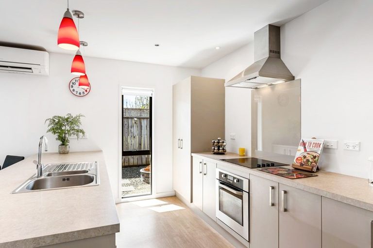 Photo of property in 19 Sunstone Crescent, Brown Owl, Upper Hutt, 5018