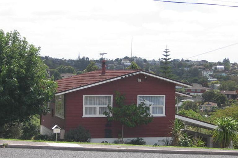 Photo of property in 373 Wairau Road, Totara Vale, Auckland, 0629