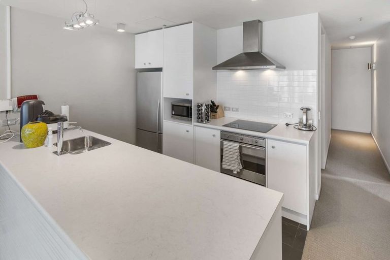 Photo of property in Montreaux Apartments, 7h/164 The Terrace, Wellington Central, Wellington, 6011