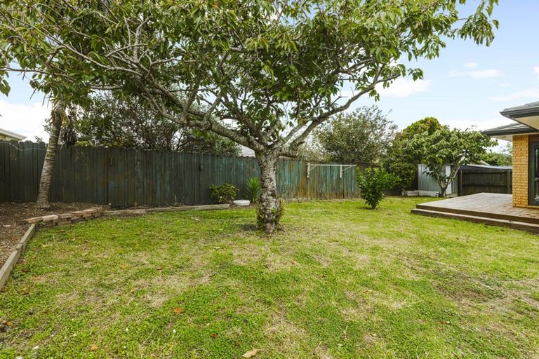 Photo of property in 26 Etherton Drive, Weymouth, Auckland, 2103