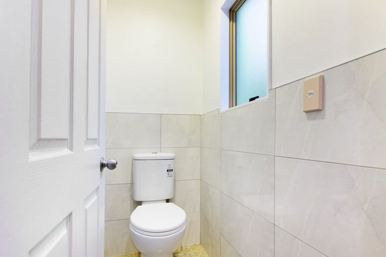 Photo of property in 9 Lockington Avenue, Henderson, Auckland, 0612