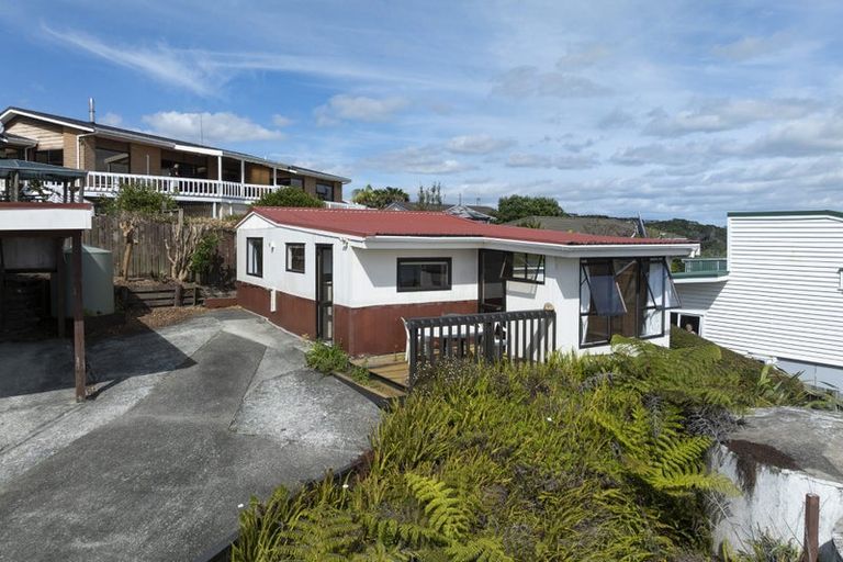Photo of property in 20 Leslie Road, Cable Bay, 0420