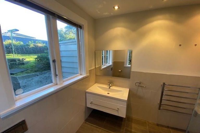 Photo of property in 24 Highbury Crescent, Highbury, Wellington, 6012