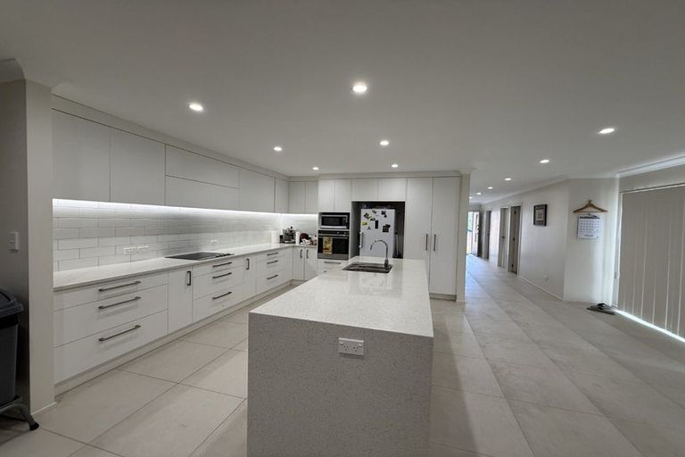 Photo of property in 35 Riverglade Parkway, Te Atatu South, Auckland, 0610