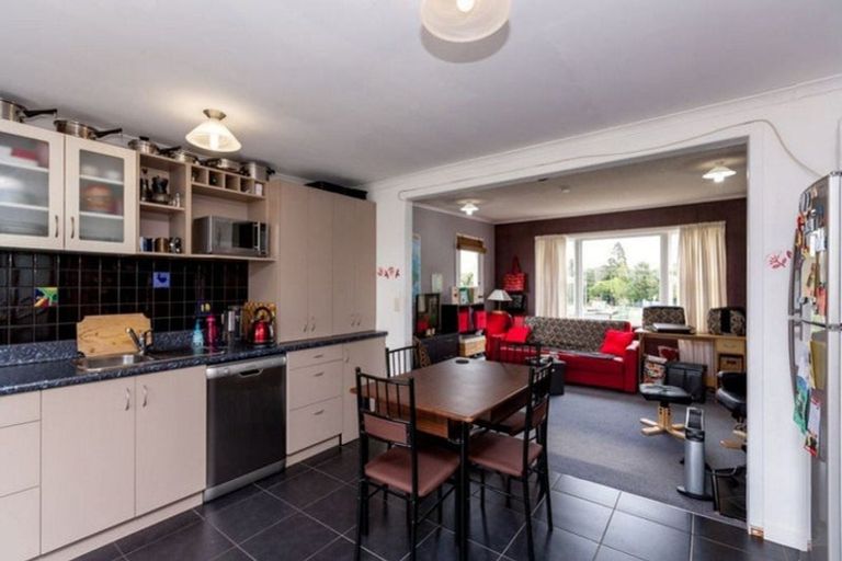 Photo of property in 421a South Road, Omata, New Plymouth, 4374