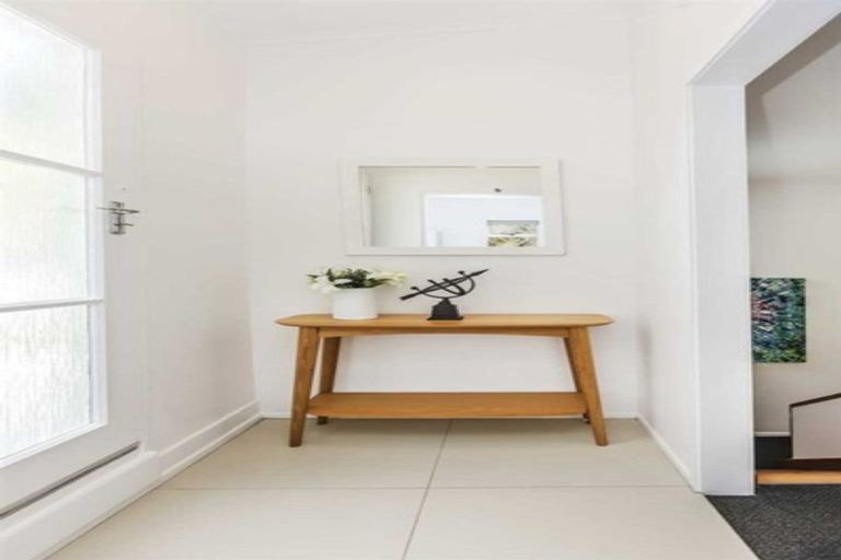 Photo of property in 2/59 Hungerford Road, Houghton Bay, Wellington, 6023