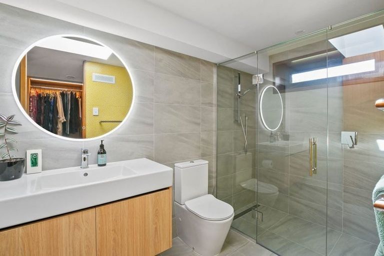Photo of property in 15 Fillis Street, New Plymouth, 4310