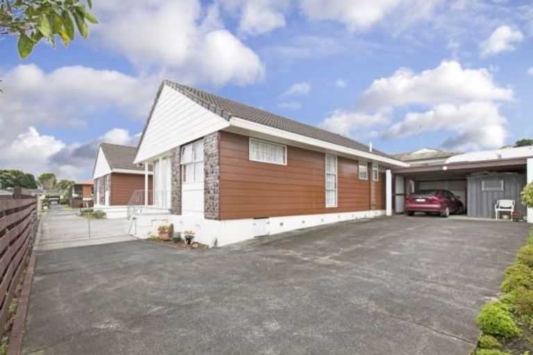 Photo of property in 2/3 Benygloe Place, Highland Park, Auckland, 2010