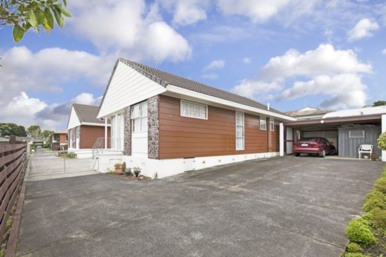Photo of property in 2/3 Benygloe Place, Highland Park, Auckland, 2010