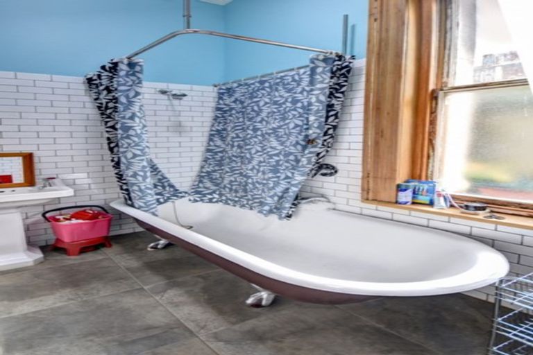 Photo of property in 50 Manor Place, Dunedin Central, Dunedin, 9016