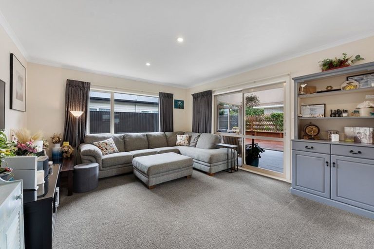 Photo of property in 23 Bowen Street, Woodville, 4920