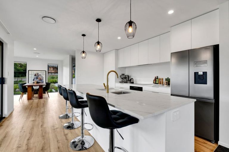 Photo of property in 8 Ponga Place, Highlands Park, New Plymouth, 4312