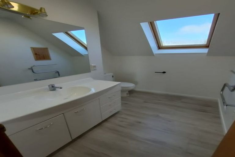 Photo of property in 7 Drayton Drive, Mount Pleasant, Christchurch, 8081