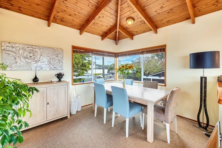 Photo of property in 23 Knights Road, Rothesay Bay, Auckland, 0630