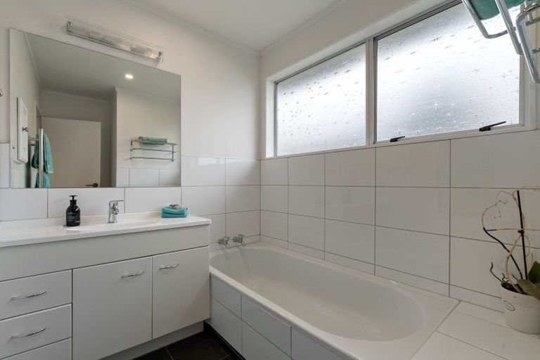 Photo of property in 18a Burma Road, Khandallah, Wellington, 6035