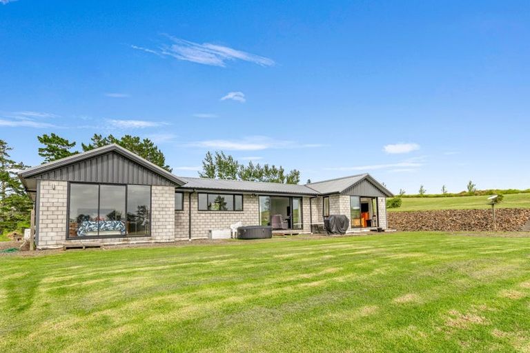 Photo of property in 4 Matahehe Lane, Tinopai, Matakohe, 0593