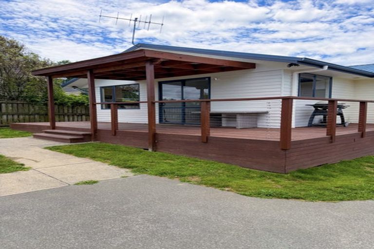 Photo of property in 33 Shearwater Street, One Tree Point, 0118