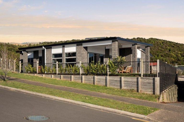 Photo of property in 4 Rochfort Crescent, Pyes Pa, Tauranga, 3112