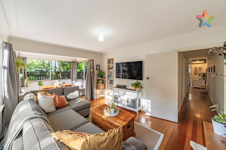 Photo of property in 2/264 Muritai Road, Eastbourne, Lower Hutt, 5013