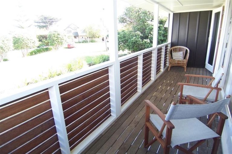 Photo of property in 1 Groves Road, Raumati Beach, Paraparaumu, 5032