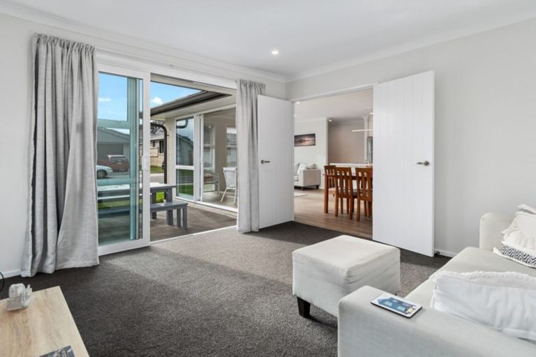 Photo of property in 77 Bert Wall Drive, Omokoroa, 3114