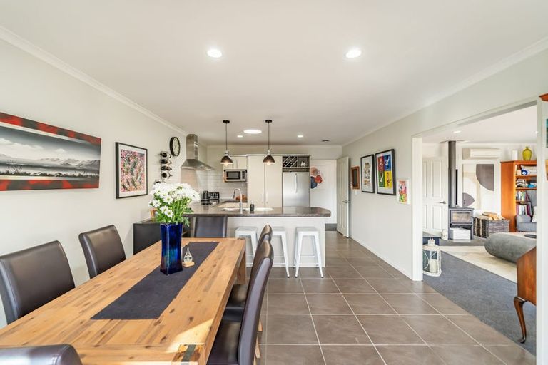 Photo of property in 48 King Charles Drive, Kingsley Heights, Upper Hutt, 5018