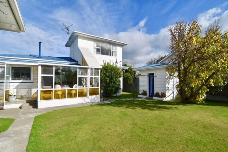 Photo of property in 18 Kent Street, Carterton, 5713