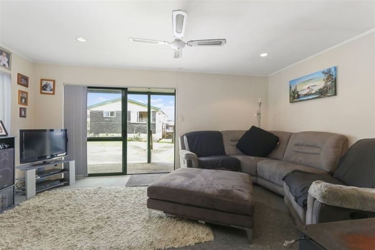 Photo of property in 256 Triangle Road, Massey, Auckland, 0614