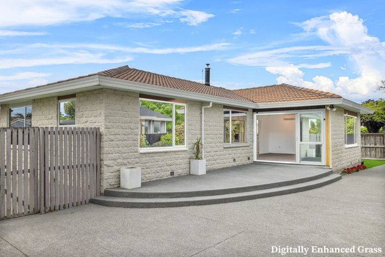 Photo of property in 9 Curzon Place, Parklands, Christchurch, 8083