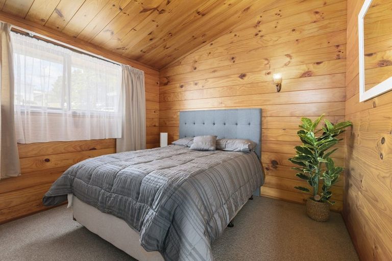 Photo of property in 2/442 Beach Road, Murrays Bay, Auckland, 0630