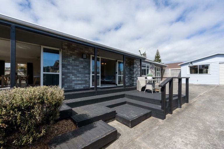 Photo of property in 32 Rutherford Drive, Waikanae Beach, Waikanae, 5036