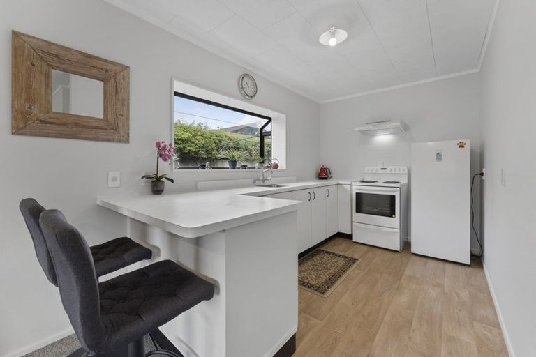 Photo of property in 15 Hanmer Place, Highbury, Palmerston North, 4412