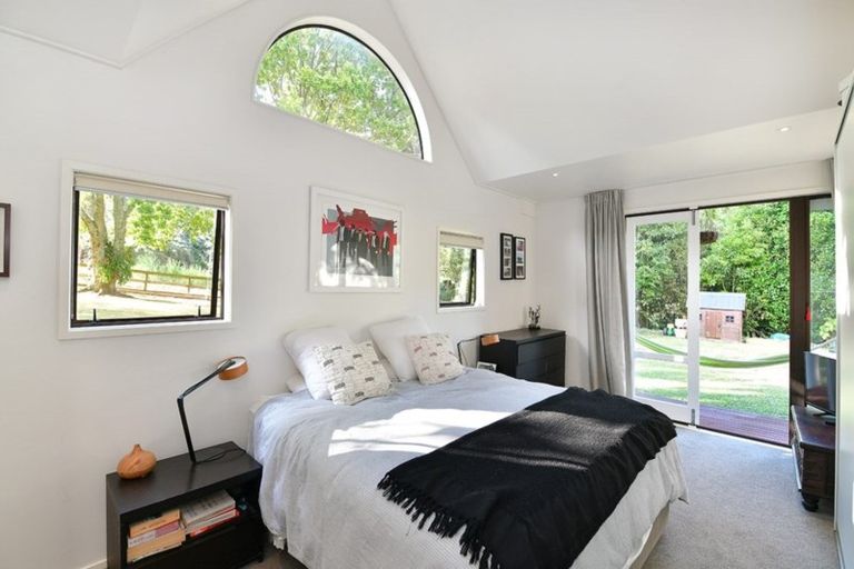 Photo of property in 30 Moontide Road, Kumeu, 0892