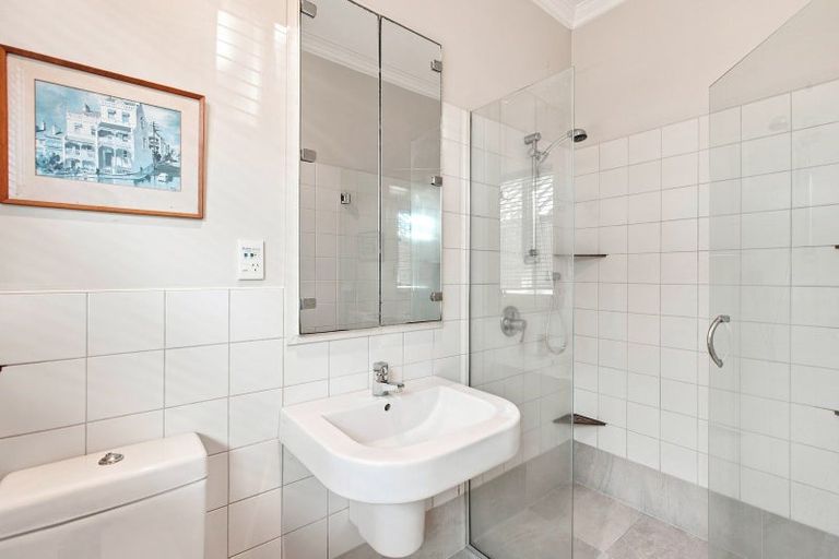 Photo of property in 42 Octavius Place, New Plymouth, 4312