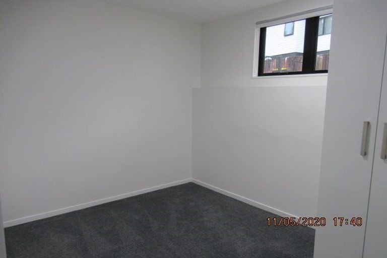 Photo of property in 5 Fernhaven Place, Massey, Auckland, 0614