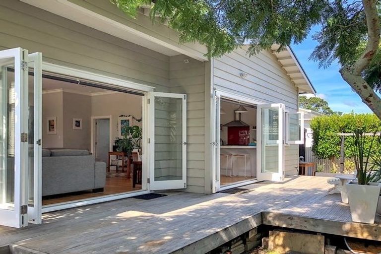 Photo of property in 1/1 Birkley Road, Bayswater, Auckland, 0622