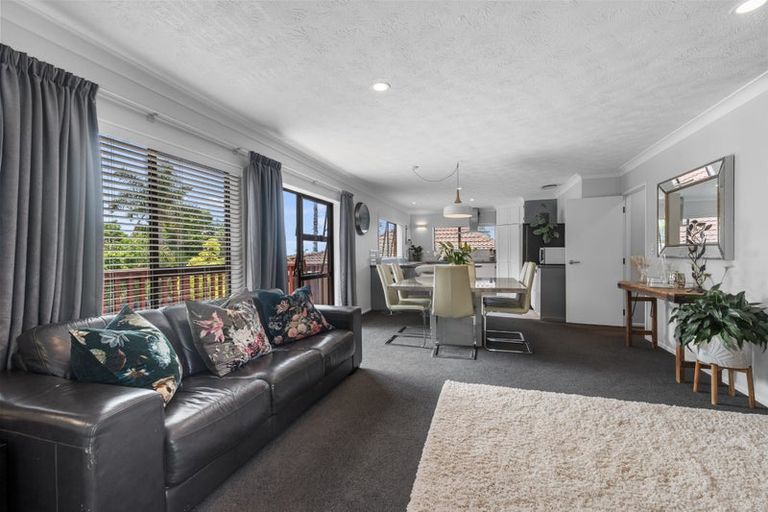 Photo of property in 2/57 Nigel Road, Browns Bay, Auckland, 0630