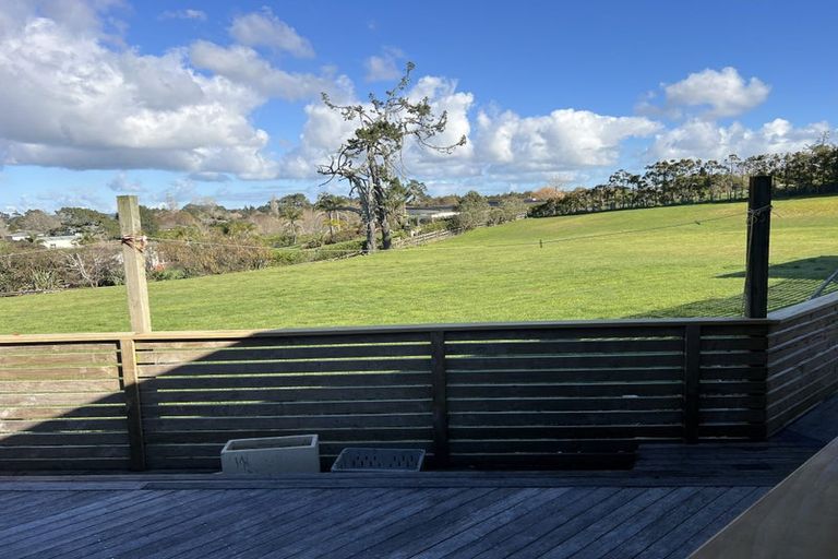 Photo of property in 115 Riverhead Road, Kumeu, 0892