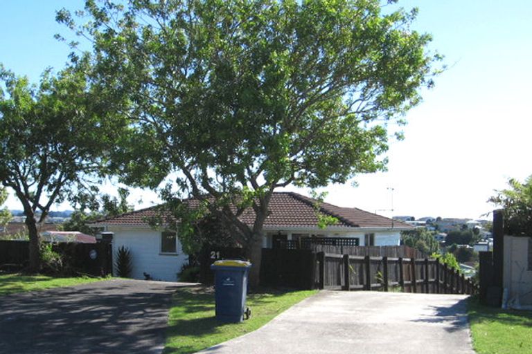 Photo of property in 21 Pahi Place, West Harbour, Auckland, 0618