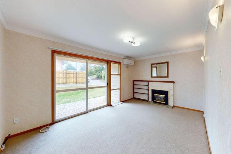 Photo of property in 3 Dunmail Way, Newlands, Wellington, 6037