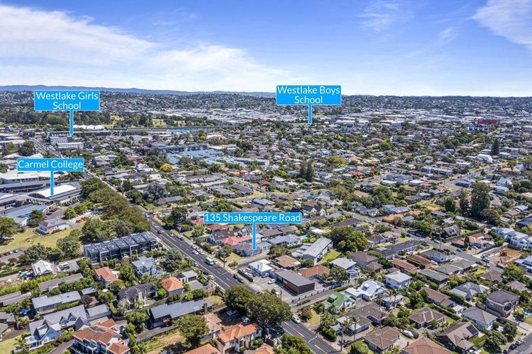 Photo of property in 1/135 Shakespeare Road, Milford, Auckland, 0620