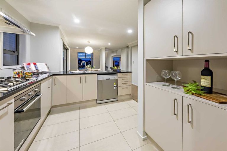 Photo of property in 16 Hirimate Place, Flat Bush, Auckland, 2019